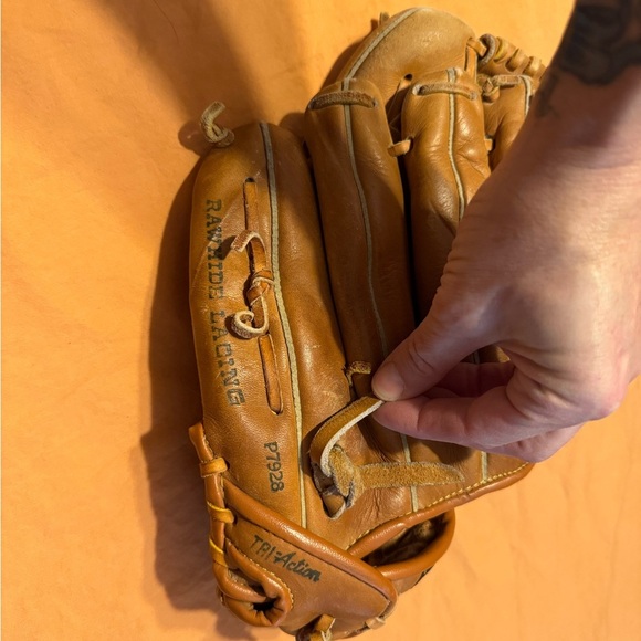 Louisville Slugger Brown Baseball Glove - Picture 6 of 6
